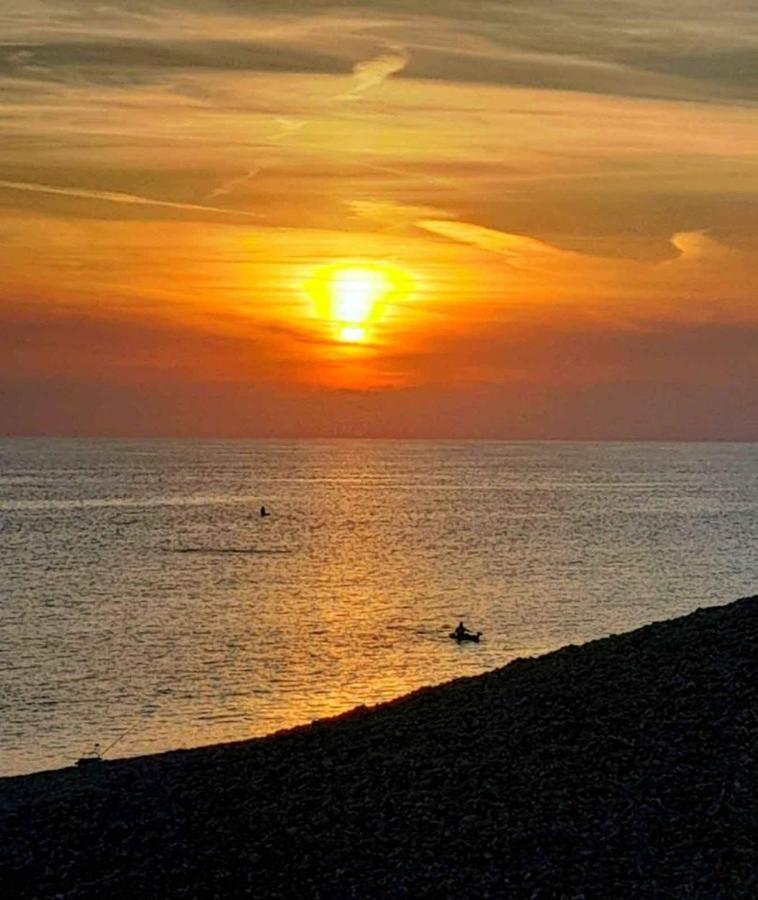 Sea View Cottage In Dorset, Portland Bagian luar foto